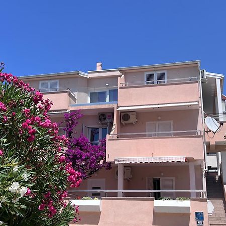 Apartmani Katica โนวาลยา ภายนอก รูปภาพ