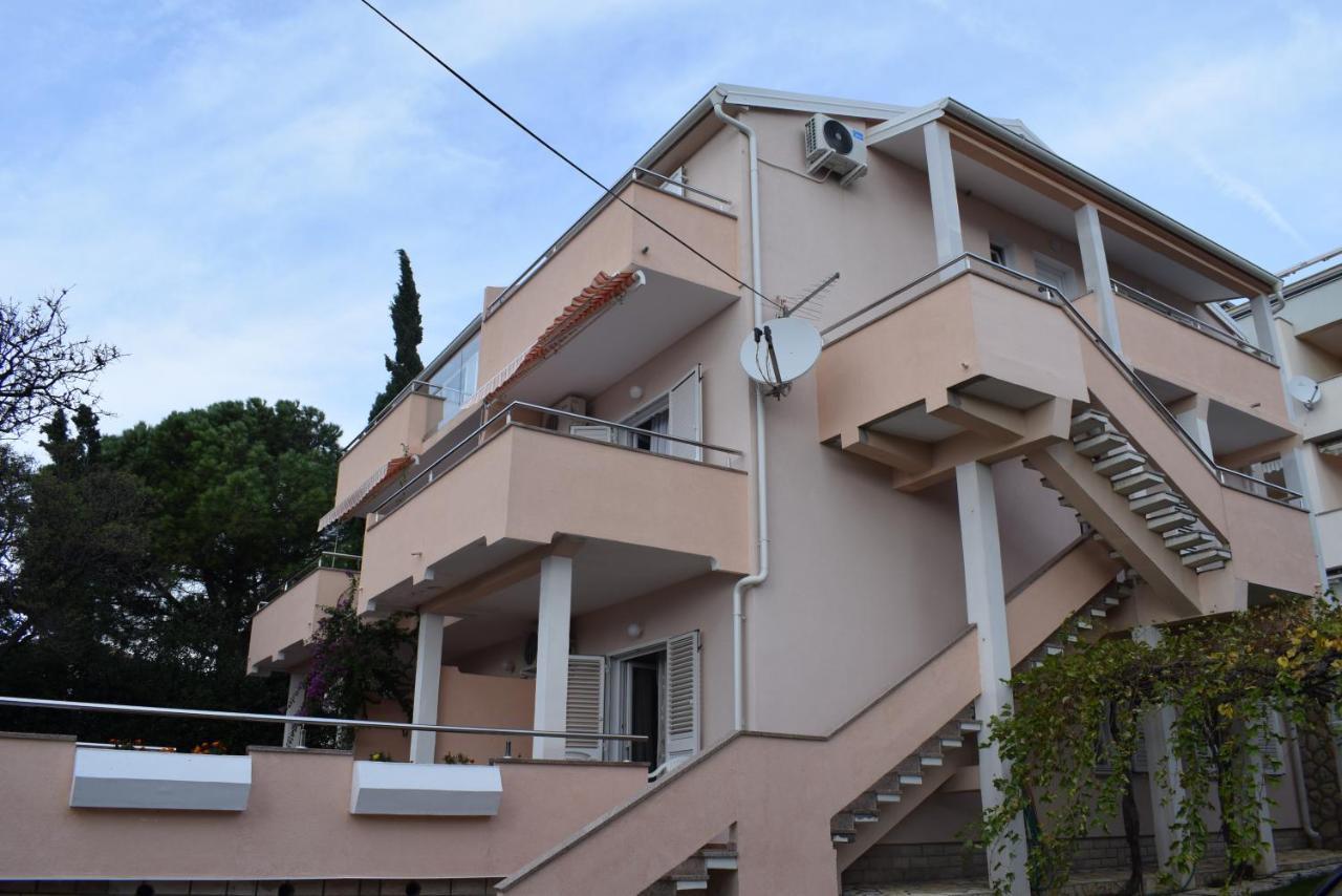 Apartmani Katica โนวาลยา ภายนอก รูปภาพ