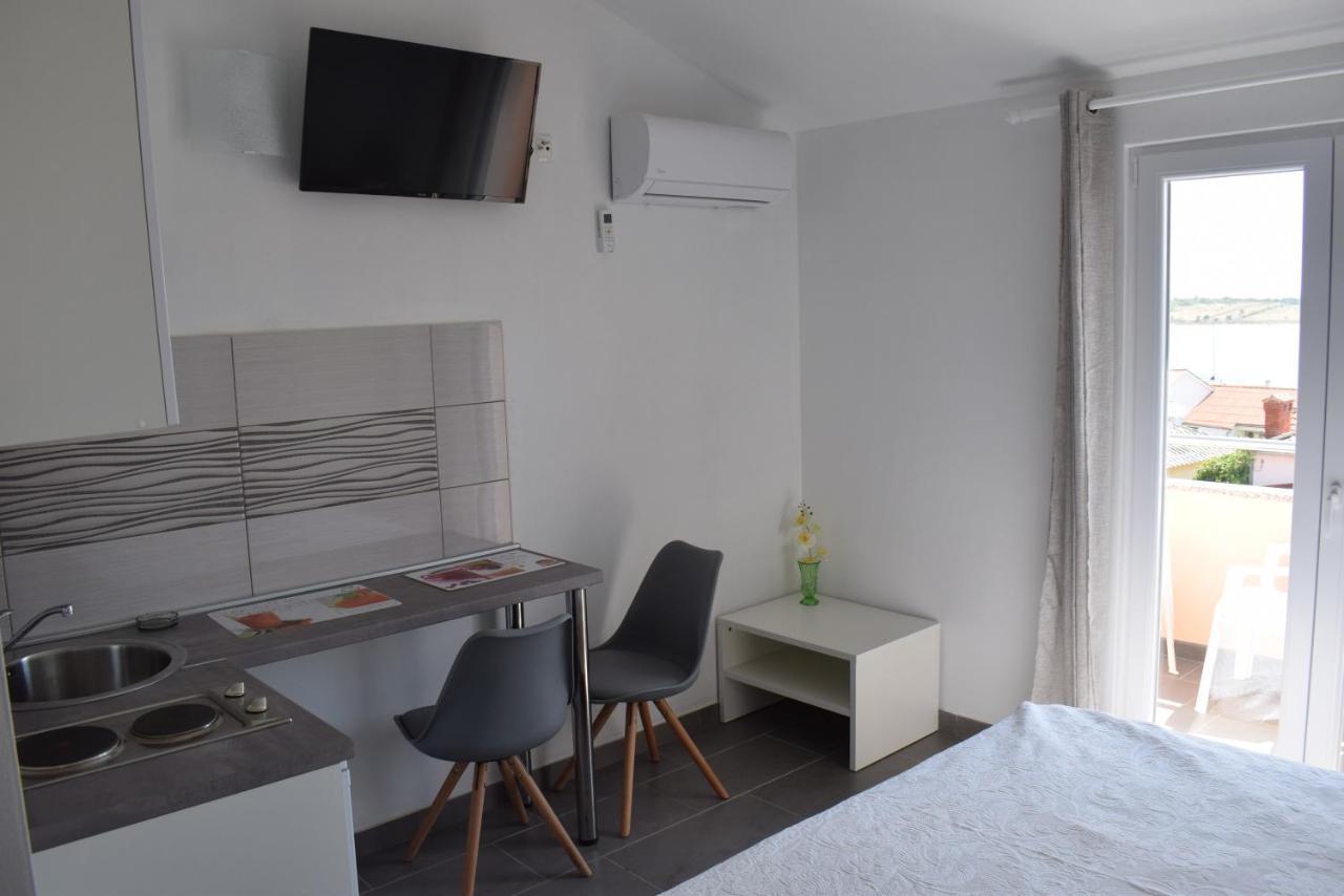 Apartmani Katica โนวาลยา ภายนอก รูปภาพ