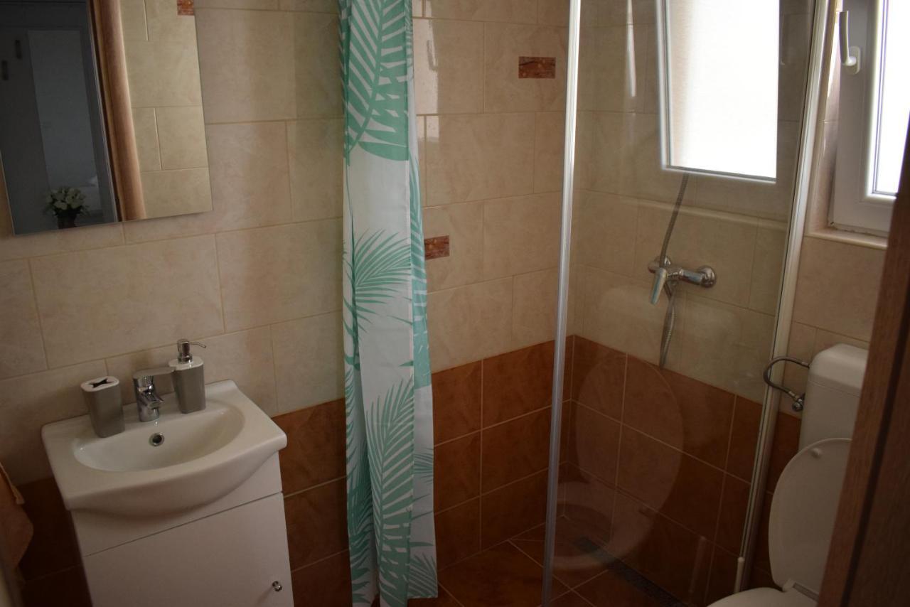 Apartmani Katica โนวาลยา ภายนอก รูปภาพ