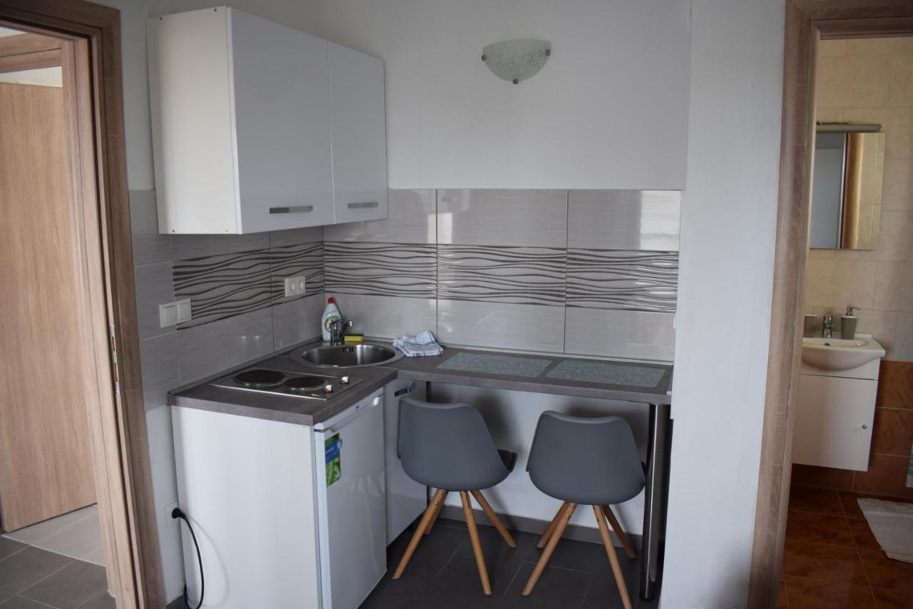 Apartmani Katica โนวาลยา ภายนอก รูปภาพ