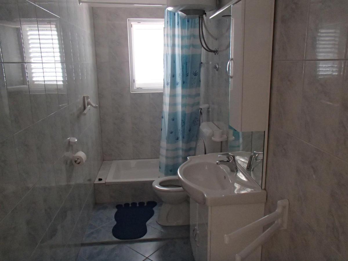 Apartmani Katica โนวาลยา ภายนอก รูปภาพ