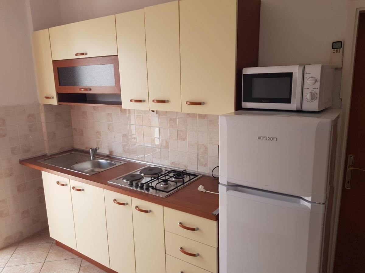 Apartmani Katica โนวาลยา ภายนอก รูปภาพ