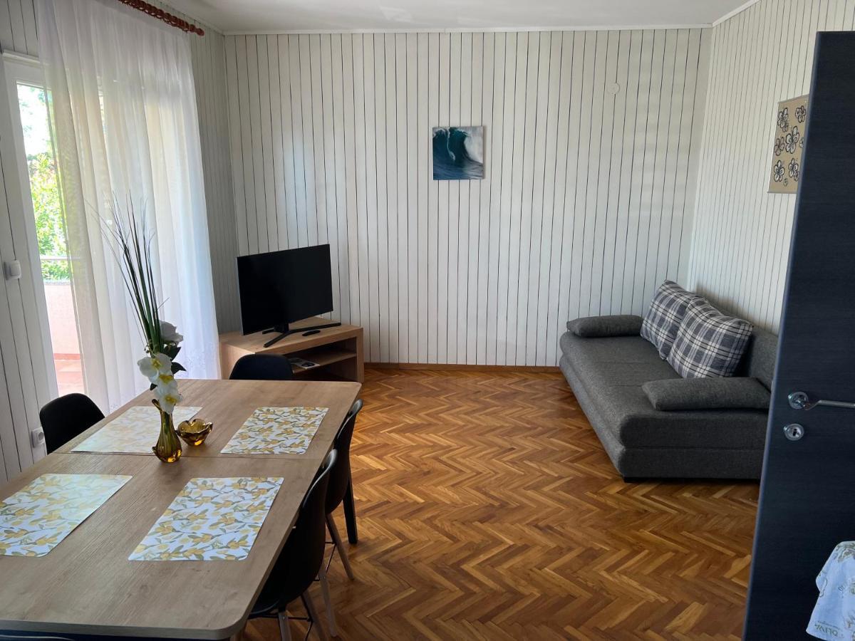 Apartmani Katica โนวาลยา ภายนอก รูปภาพ