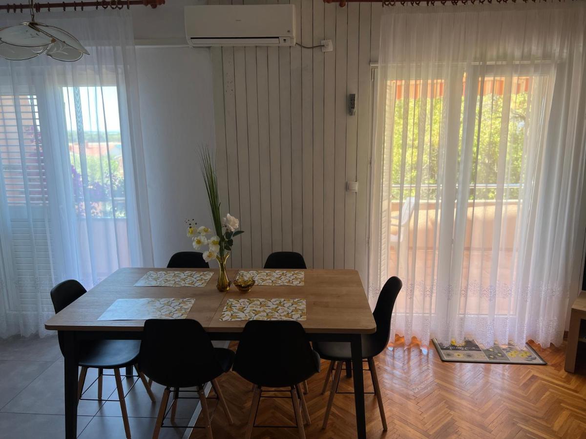 Apartmani Katica โนวาลยา ภายนอก รูปภาพ
