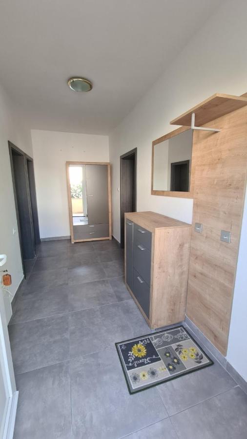 Apartmani Katica โนวาลยา ภายนอก รูปภาพ